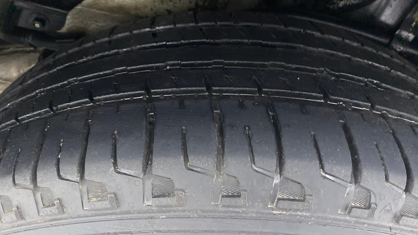 2012 Mahindra XUV500 W8 FWD, Diesel, Manual, 74,937 km, Left Rear Tyre Tread