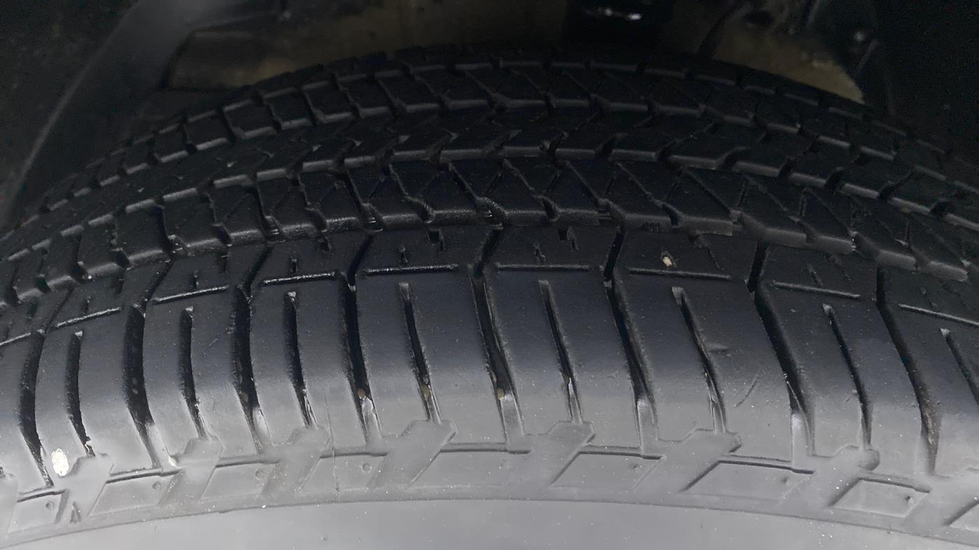 2012 Mahindra XUV500 W8 FWD, Diesel, Manual, 74,937 km, Left Front Tyre Tread