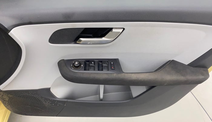 2020 Tata ALTROZ XZ PETROL, Petrol, Manual, 25,421 km, Driver Side Door Panels Control