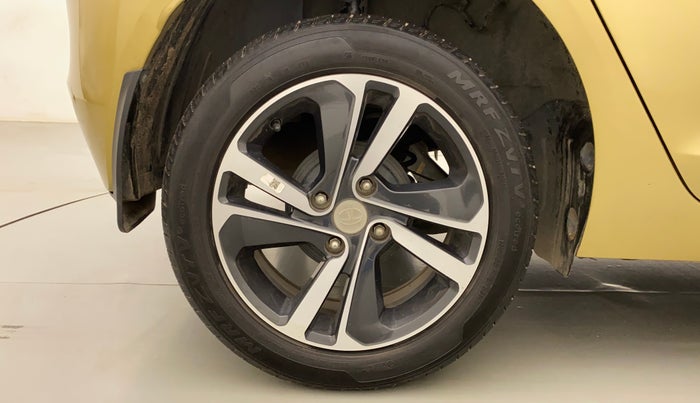 2020 Tata ALTROZ XZ PETROL, Petrol, Manual, 25,421 km, Right Rear Wheel