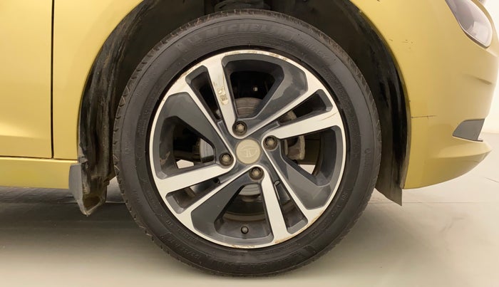 2020 Tata ALTROZ XZ PETROL, Petrol, Manual, 25,421 km, Right Front Wheel