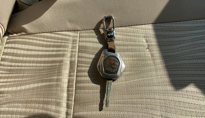 2019 Maruti Dzire VXI, Petrol, Manual, 64,862 km, Key Close Up