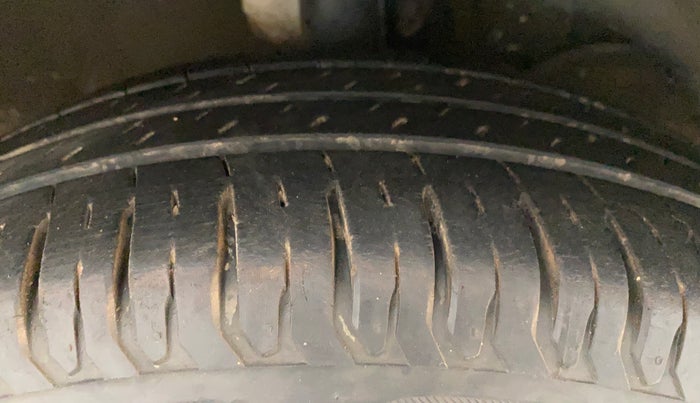 2020 Maruti Dzire ZXI Plus AMT, Petrol, Automatic, 33,008 km, Right Front Tyre Tread