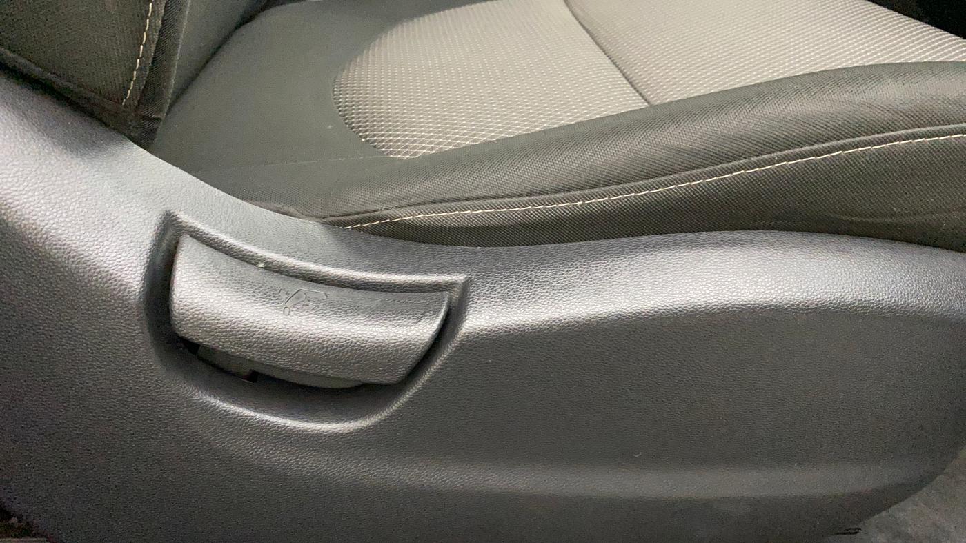2017 Hyundai Creta E PLUS 1.6 PETROL, Petrol, Manual, 33,957 km, Driver Side Adjustment Panel