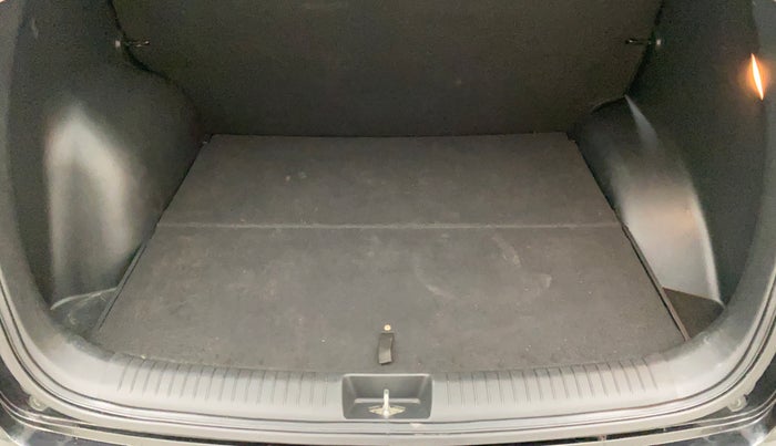 2017 Hyundai Creta E PLUS 1.6 PETROL, Petrol, Manual, 33,957 km, Boot Inside