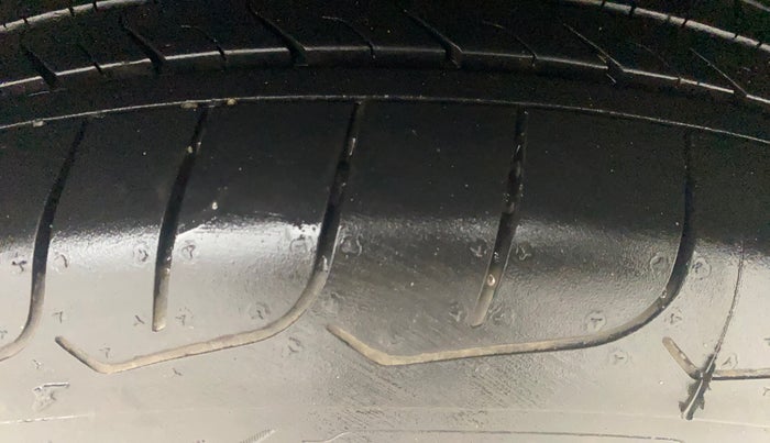 2017 Hyundai Creta SX PLUS 1.6 PETROL, Petrol, Manual, 1,19,062 km, Left Rear Tyre Tread