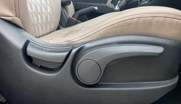 2017 Hyundai Creta SX PLUS 1.6 PETROL, Petrol, Manual, 1,19,062 km, Driver Side Adjustment Panel