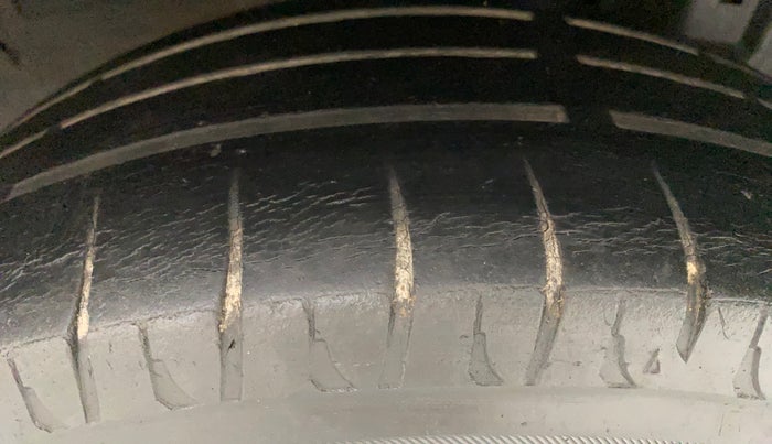 2012 Toyota Etios Liva G, Petrol, Manual, 1,27,764 km, Left Rear Tyre Tread