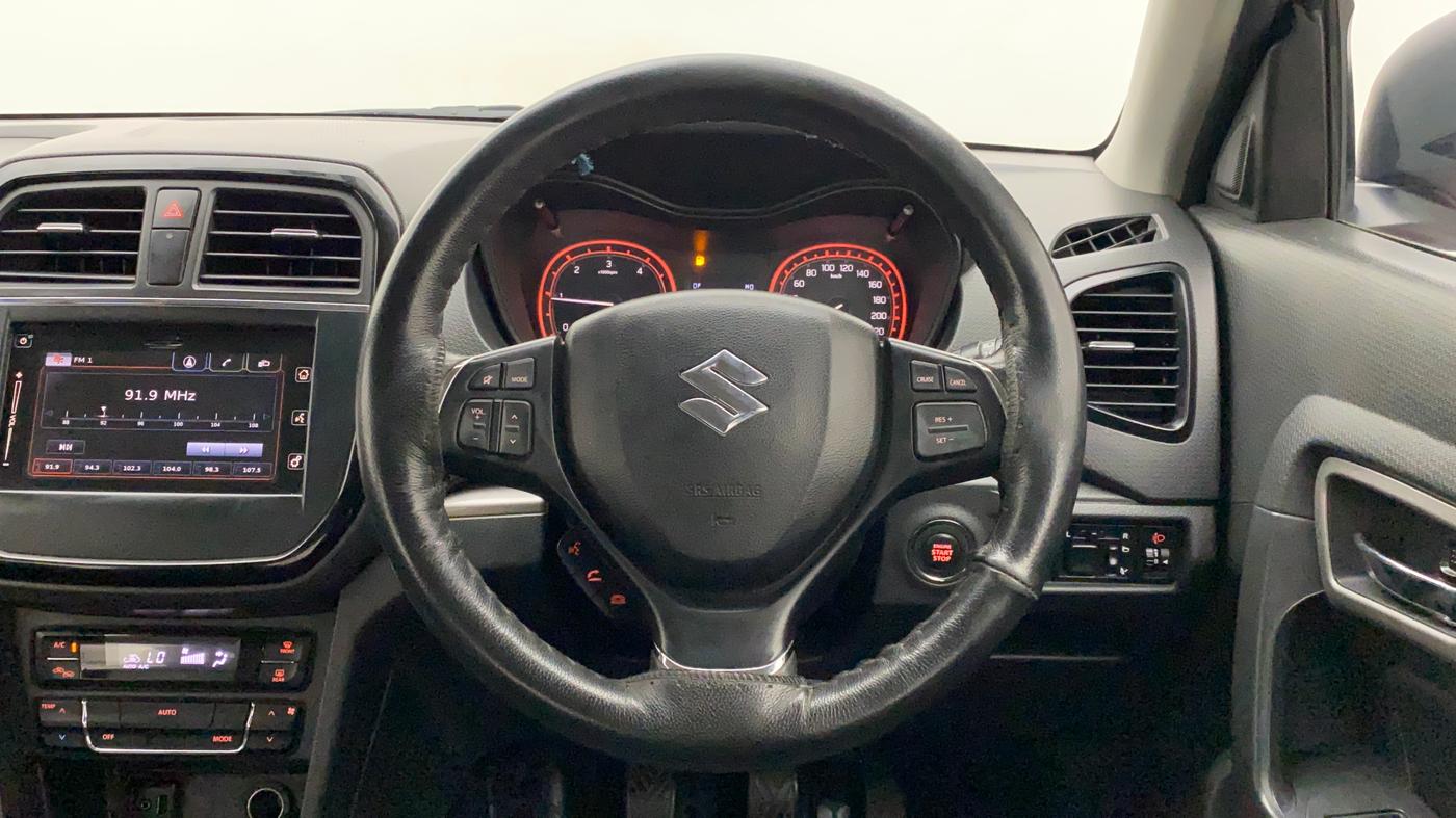 2016 Maruti Vitara Brezza ZDI PLUS DUAL TONE, Diesel, Manual, 55,290 km, Steering Wheel Close Up