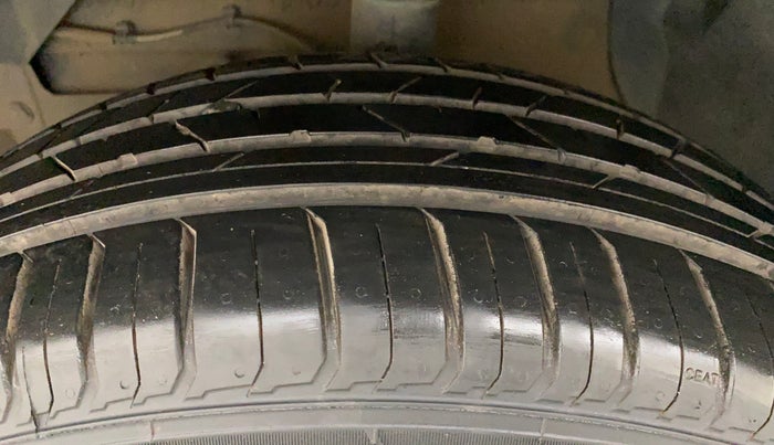 2016 Maruti Vitara Brezza ZDI PLUS DUAL TONE, Diesel, Manual, 55,290 km, Left Front Tyre Tread