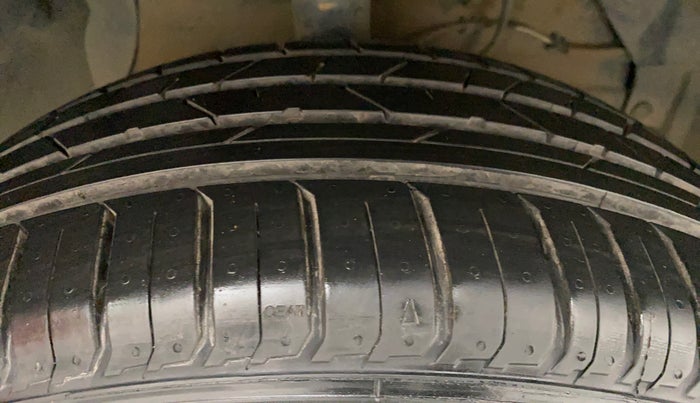 2016 Maruti Vitara Brezza ZDI PLUS DUAL TONE, Diesel, Manual, 55,290 km, Right Front Tyre Tread