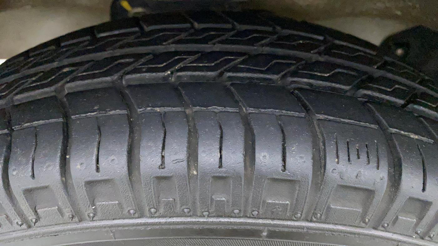 2021 Maruti Eeco 5 STR WITH AC PLUSHTR, Petrol, Manual, 10,252 km, Right Front Tyre Tread
