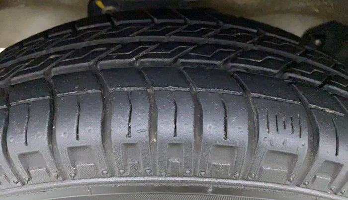 2021 Maruti Eeco 5 STR WITH AC PLUSHTR, Petrol, Manual, 10,252 km, Right Front Tyre Tread