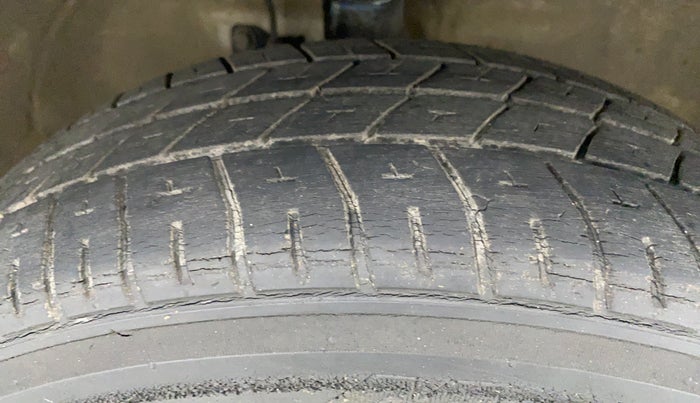 2015 Maruti Wagon R 1.0 VXI AMT, Petrol, Automatic, 41,000 km, Right Front Tyre Tread