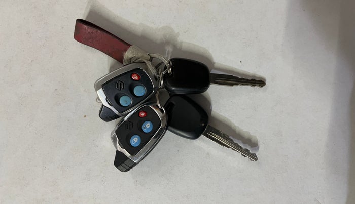 2020 Maruti Swift LXI, CNG, Manual, 62,690 km, Key Close Up