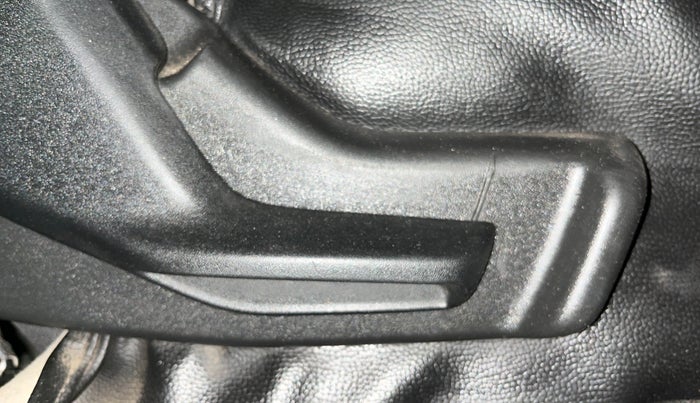 2020 Maruti Swift LXI, CNG, Manual, 62,690 km, Driver Side Adjustment Panel