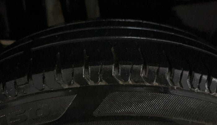 2020 Maruti Swift LXI, CNG, Manual, 62,690 km, Right Rear Tyre Tread