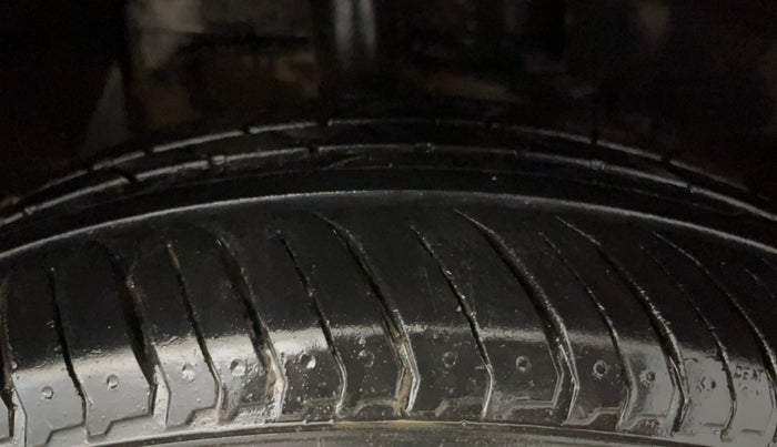 2021 Tata NEXON XMA SUNROOF PETROL, Petrol, Automatic, 65,926 km, Right Front Tyre Tread