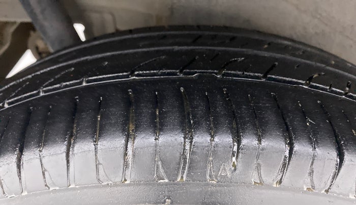 2013 Maruti Wagon R 1.0 VXI, Petrol, Manual, 76,369 km, Right Rear Tyre Tread