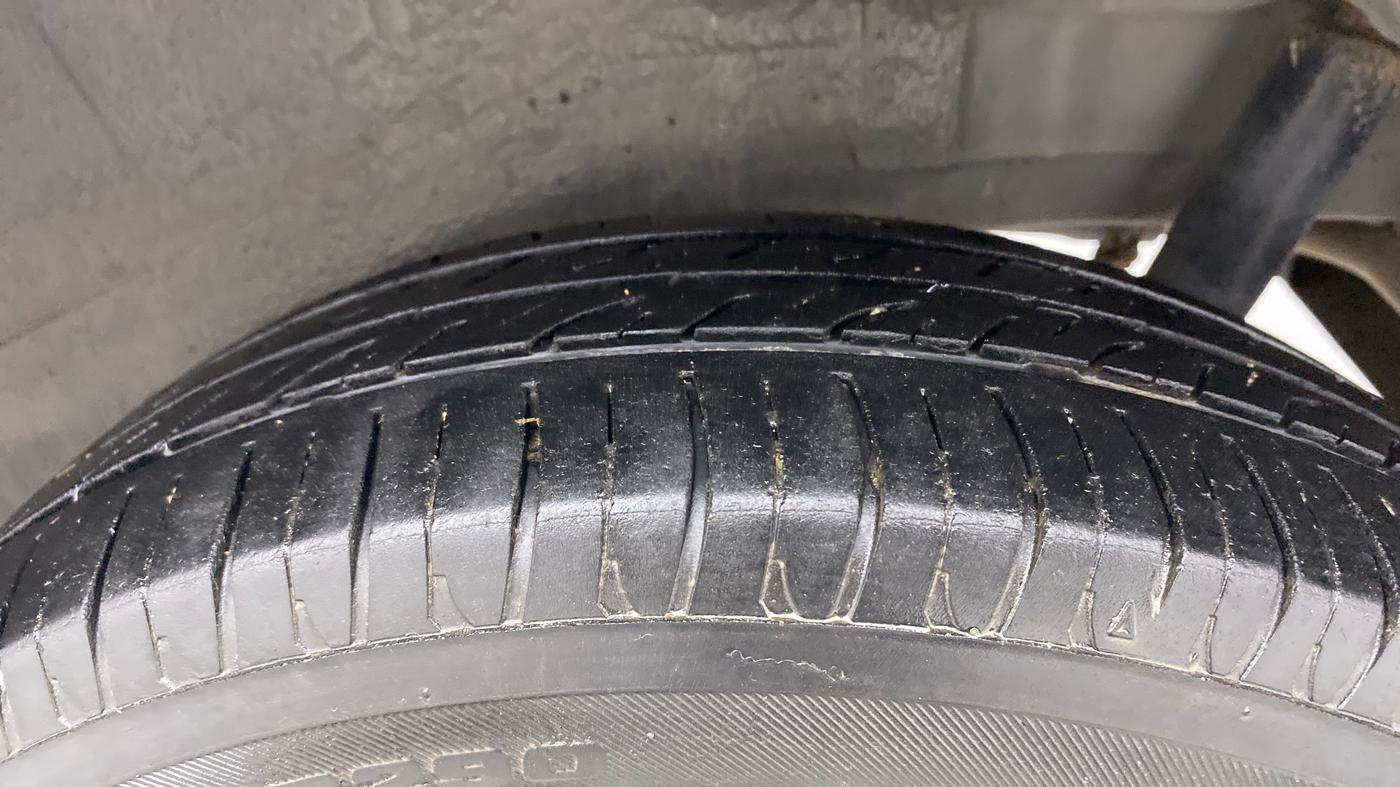 2013 Maruti Wagon R 1.0 VXI, Petrol, Manual, 76,369 km, Left Rear Tyre Tread