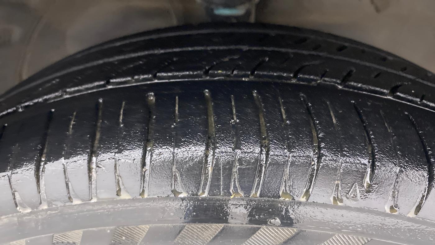 2013 Maruti Wagon R 1.0 VXI, Petrol, Manual, 76,369 km, Right Front Tyre Tread