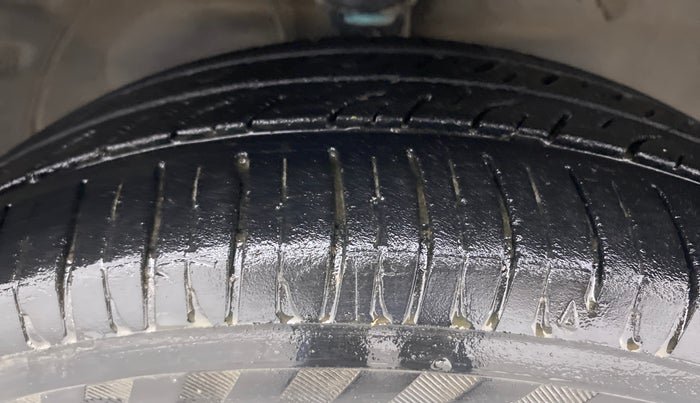 2013 Maruti Wagon R 1.0 VXI, Petrol, Manual, 76,369 km, Right Front Tyre Tread