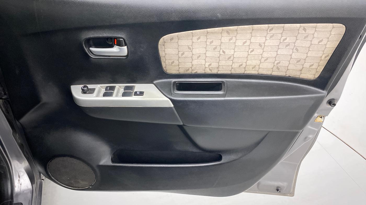 2013 Maruti Wagon R 1.0 VXI, Petrol, Manual, 76,369 km, Driver Side Door Panels Control