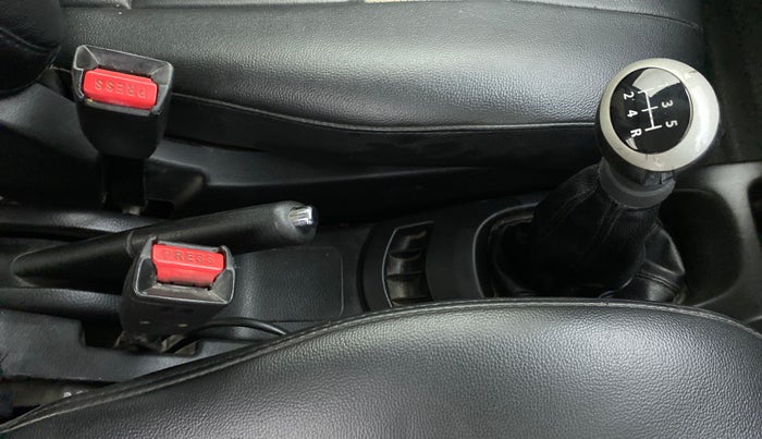 2013 Maruti Wagon R 1.0 VXI, Petrol, Manual, 76,369 km, Gear Lever