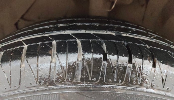 2018 Maruti Vitara Brezza ZDI PLUS AMT, Diesel, Automatic, 51,093 km, Left Front Tyre Tread