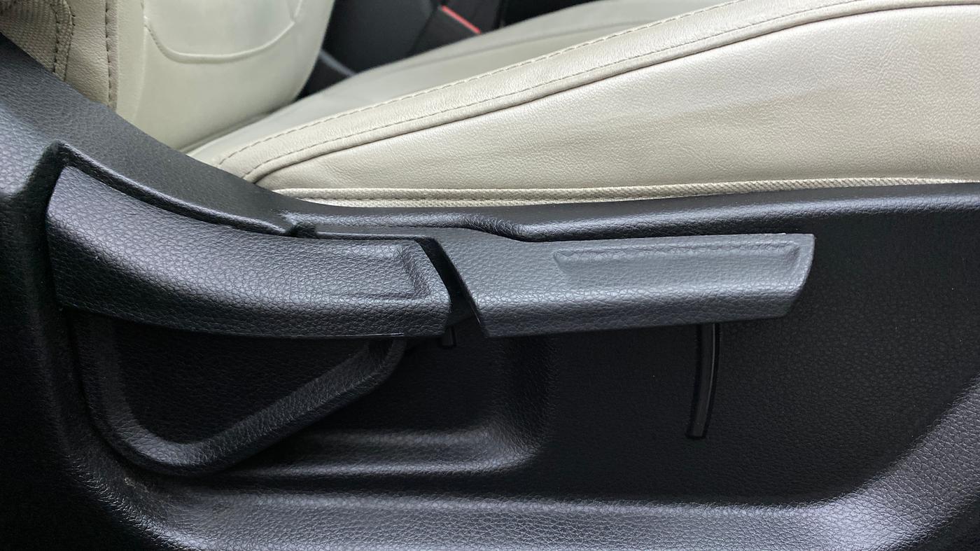 2019 KIA SELTOS HTX 1.5 PETROL MT, Petrol, Manual, 55,260 km, Driver Side Adjustment Panel