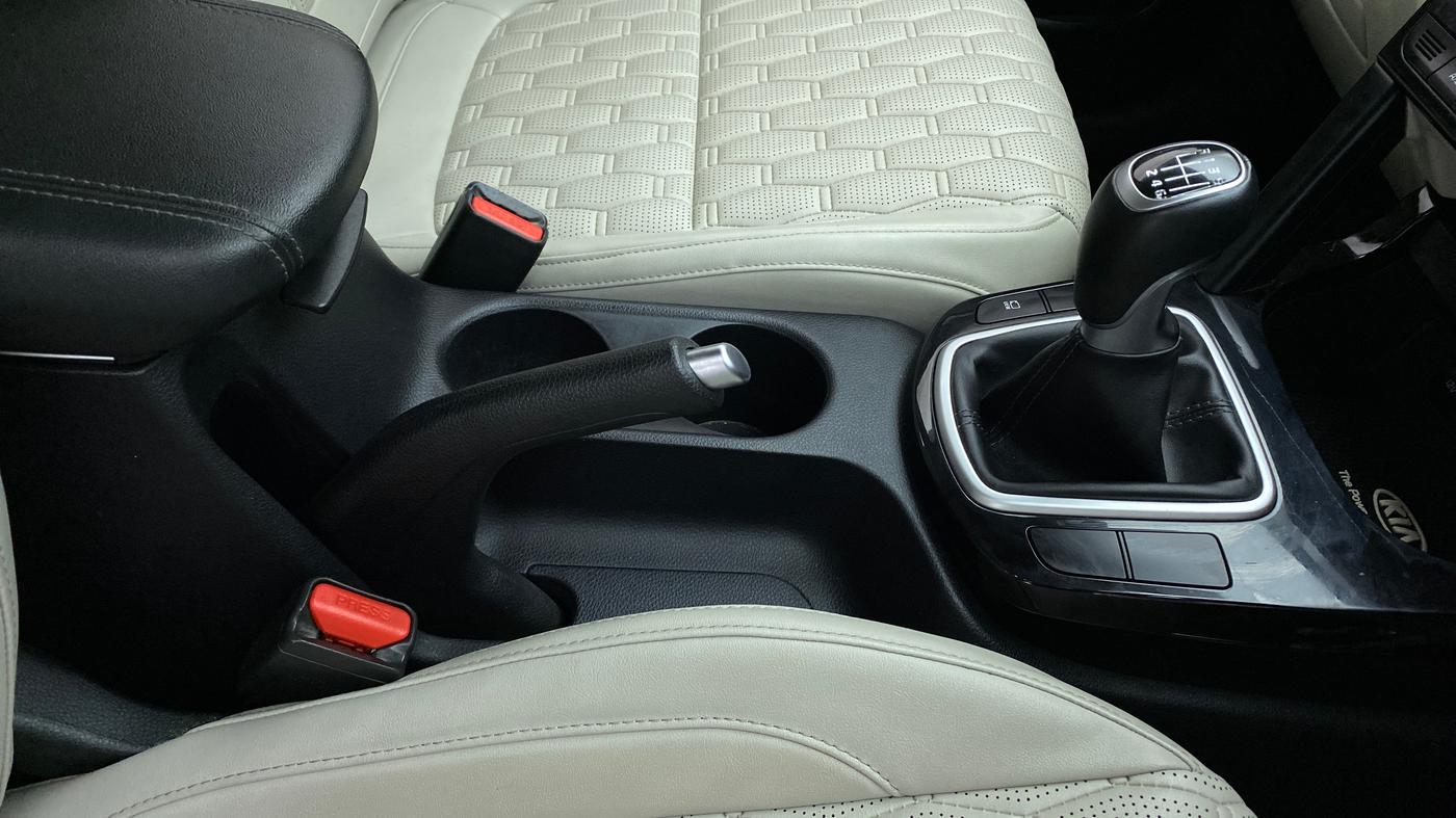 2019 KIA SELTOS HTX 1.5 PETROL MT, Petrol, Manual, 55,260 km, Gear Lever