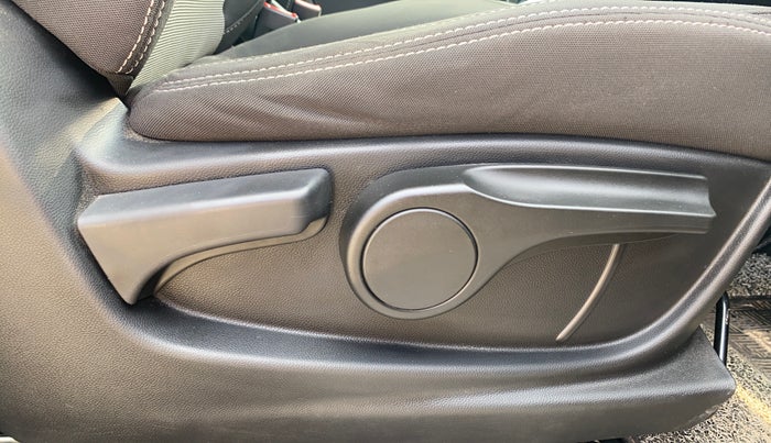 2021 MG HECTOR PLUS SUPER 1.5 PETROL TURBO HYBRID MT 7-STR, Petrol, Manual, 29,252 km, Driver Side Adjustment Panel