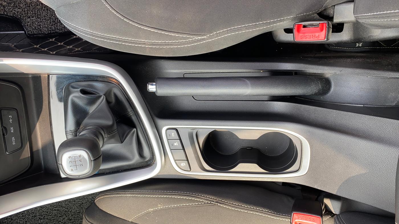 2021 MG HECTOR PLUS SUPER 1.5 PETROL TURBO HYBRID MT 7-STR, Petrol, Manual, 29,252 km, Gear Lever