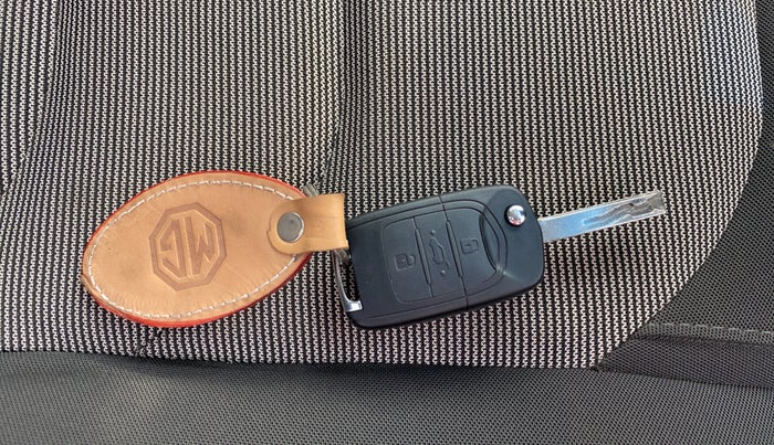 2021 MG HECTOR PLUS SUPER 1.5 PETROL TURBO HYBRID MT 7-STR, Petrol, Manual, 29,252 km, Key Close Up