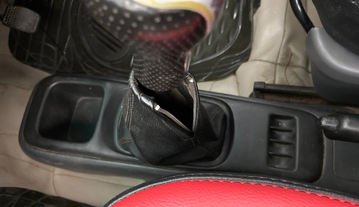 2010 Maruti Wagon R LXI MINOR, Petrol, Manual, 81,881 km, Gear lever - Boot cover slightly torn