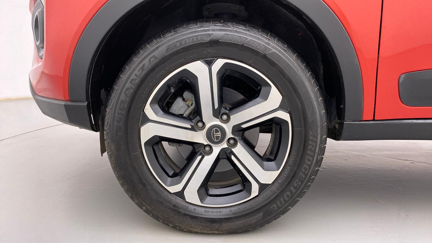 2021 Tata NEXON XZA PLUS PETROL, Petrol, Automatic, 10,453 km, Left Front Wheel