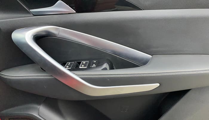 2019 MG HECTOR SHARP 1.5 DCT PETROL, Petrol, Automatic, 30,917 km, Driver Side Door Panels Control