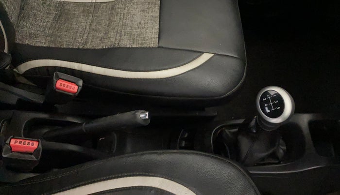 2014 Maruti Wagon R 1.0 VXI, Petrol, Manual, 58,574 km, Gear Lever