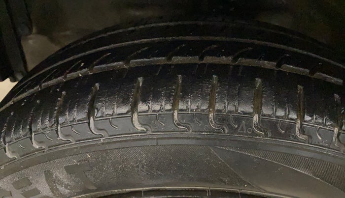 2014 Maruti Wagon R 1.0 VXI, Petrol, Manual, 58,574 km, Left Front Tyre Tread