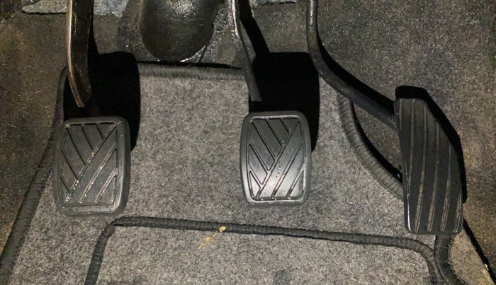 2014 Maruti Wagon R 1.0 VXI, Petrol, Manual, 58,574 km, Pedals