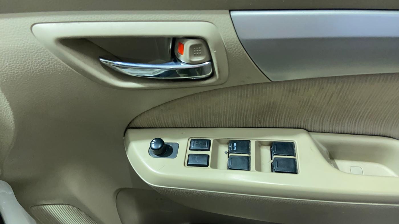 2015 Maruti Ertiga ZDI, Diesel, Manual, 1,01,127 km, Driver Side Door Panels Control
