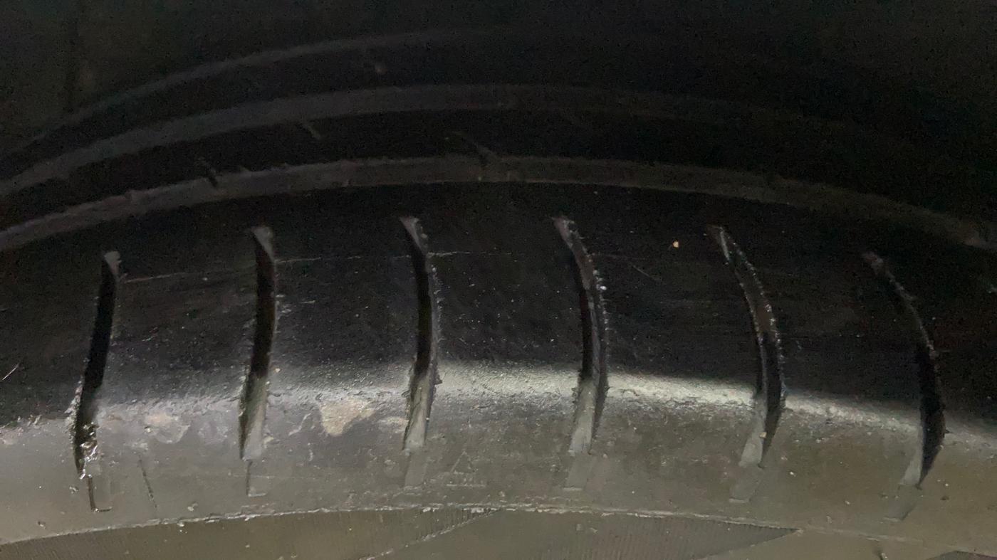 2015 Maruti Ertiga ZDI, Diesel, Manual, 1,01,127 km, Left Front Tyre Tread