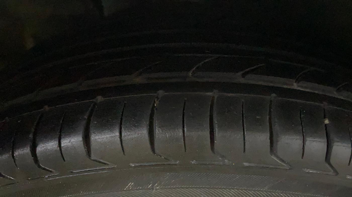 2015 Maruti Ertiga ZDI, Diesel, Manual, 1,01,127 km, Right Rear Tyre Tread