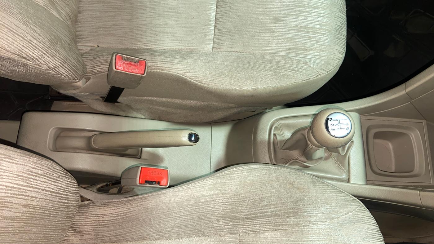 2015 Maruti Ertiga ZDI, Diesel, Manual, 1,01,127 km, Gear Lever