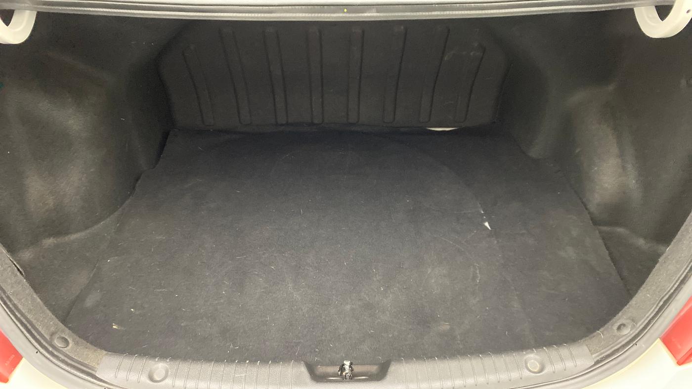 2014 Hyundai Verna FLUIDIC 1.4 VTVT CX, Petrol, Manual, 33,330 km, Boot Inside