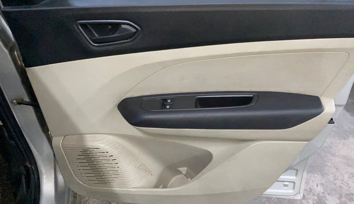 2024 Renault TRIBER RXL MT, Petrol, Manual, 17,563 km, Driver Side Door Panels Control