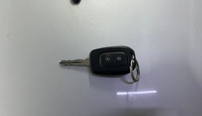 2024 Renault TRIBER RXL MT, Petrol, Manual, 17,563 km, Key Close Up