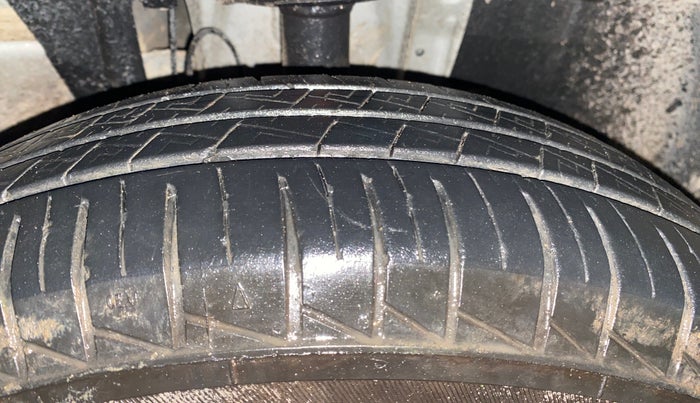 2024 Renault TRIBER RXL MT, Petrol, Manual, 17,563 km, Right Front Tyre Tread