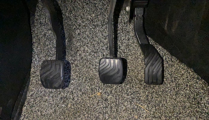 2024 Renault TRIBER RXL MT, Petrol, Manual, 17,563 km, Pedals