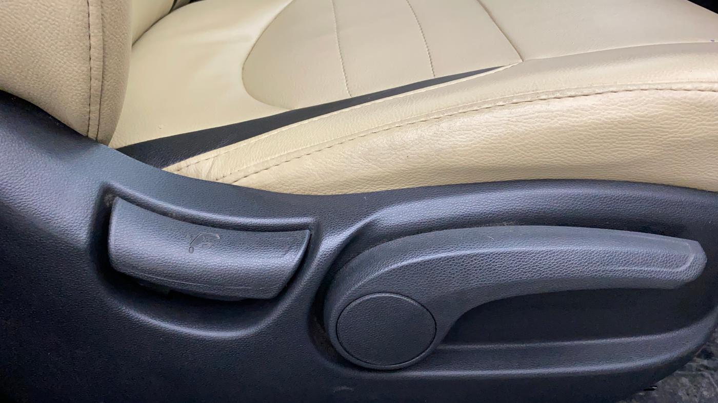 2018 Hyundai Creta SX PLUS 1.6 DIESEL, Diesel, Manual, 63,054 km, Driver Side Adjustment Panel